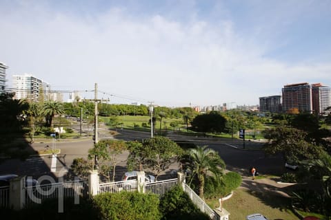 Image 27 - 256897